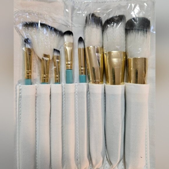 Carmindy & Co Eight Piece Makeup Brush Set NIP - Picture 2 of 3